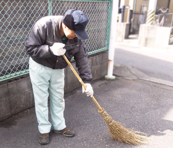 郡山市シルバー人材「いきいきシニア」スタッフ掃除代行の様子